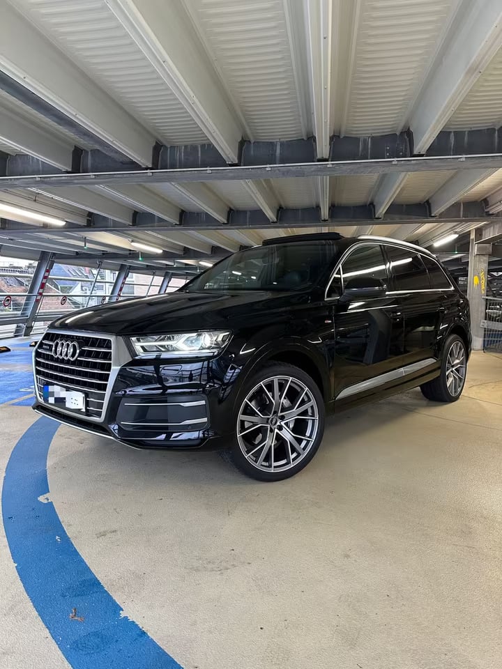 Audi Q7 SUV, 2018